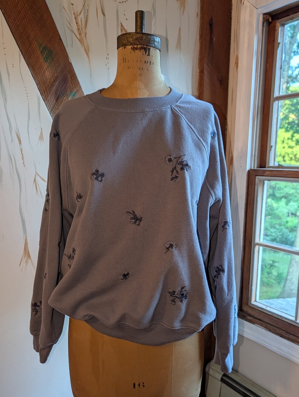 Abercrombie & Fitch Raglan Sunday Crew Sweatshirt - Picture 1 of 6